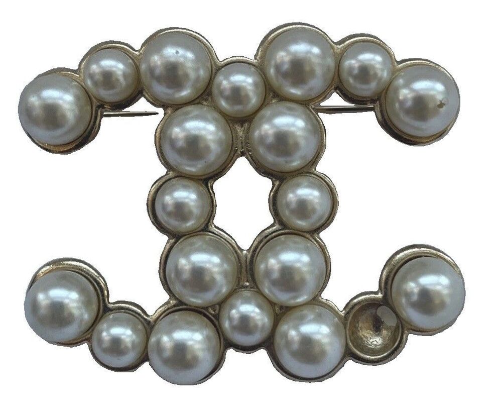 Chanel Gold Tone CC Logo Faux Pearl Pin Brooch Made in France Missing 1 Pearl